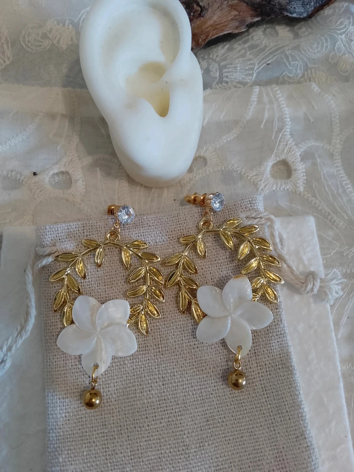 Bohemien oorbellen met witte n'acre bloemen – photo 2